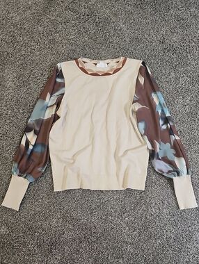 NWOT Rio & Rian Women’s Cream Pullover Top with Floral Sheer Sleeves Large